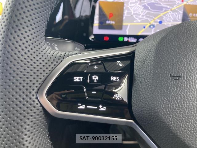 VolksWagen GOLF GTI 2022-04 7812006-7