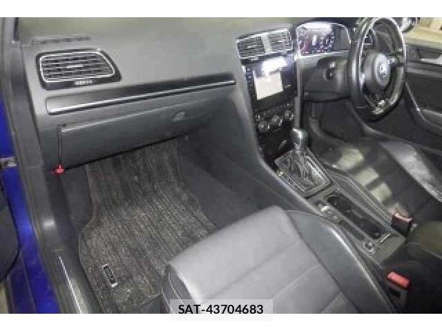 VolksWagen GOLF R 2018-01 8009300-2