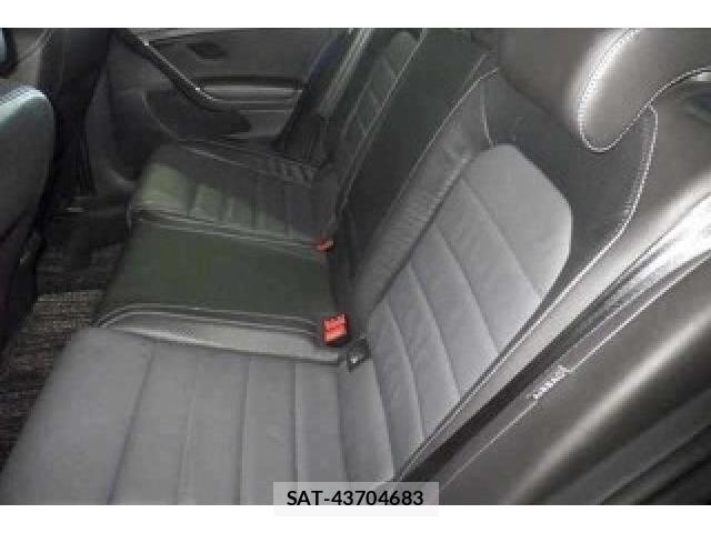 VolksWagen GOLF R 2018-01 8009300-3
