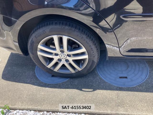 VolksWagen GOLF TOURAN 2013-08 8005805-3