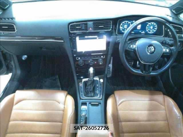 VolksWagen GOLF 2018-03 8009351-2