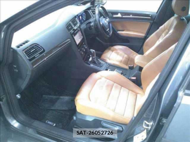 VolksWagen GOLF 2018-03 8009351-4