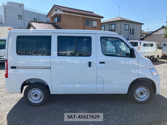 Daihatsu MAX 2025-09 8011952-15