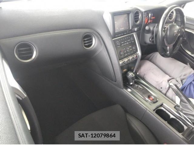Nissan GT-R 2008-03 8006945-2