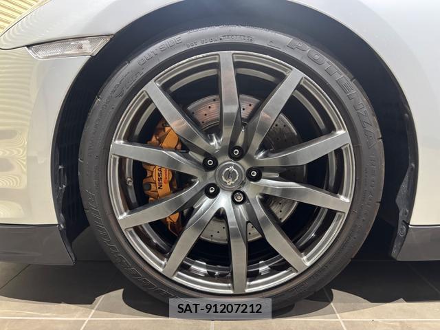 Nissan GT-R 2014-02 8009753-11