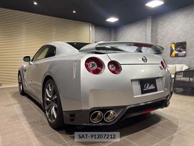 Nissan GT-R 2014-02 8009753-3