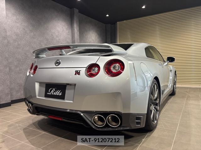 Nissan GT-R 2014-02 8009753-4