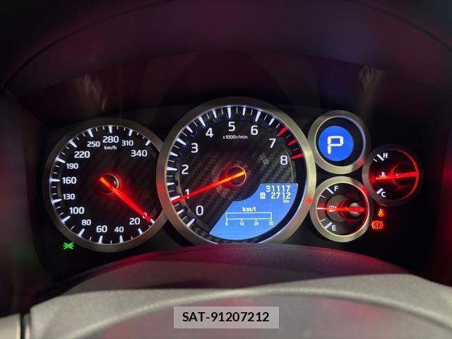 Nissan GT-R 2014-02 8009753-7