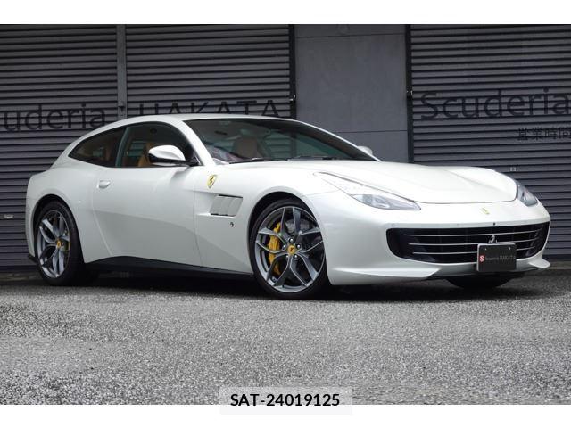 Ferrari GTC4 2018-04 8011456-0