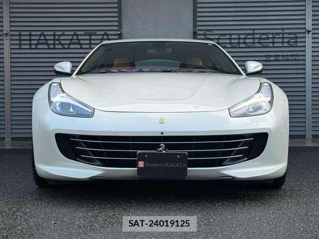 Ferrari GTC4 2018-04 8011456-1