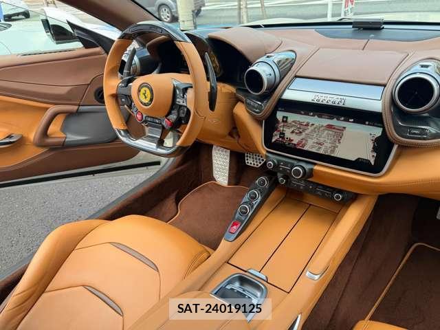 Ferrari GTC4 2018-04 8011456-15