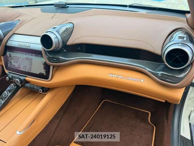 Ferrari GTC4 2018-04 8011456-16