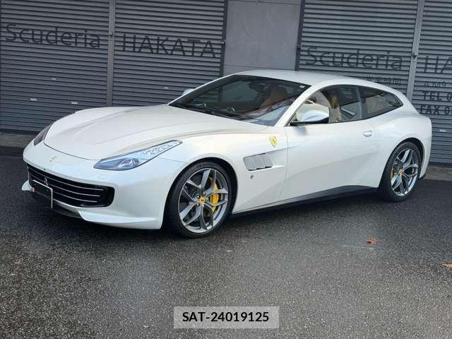 Ferrari GTC4 2018-04 8011456-2