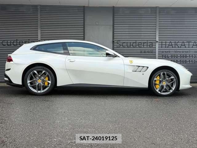 Ferrari GTC4 2018-04 8011456-4