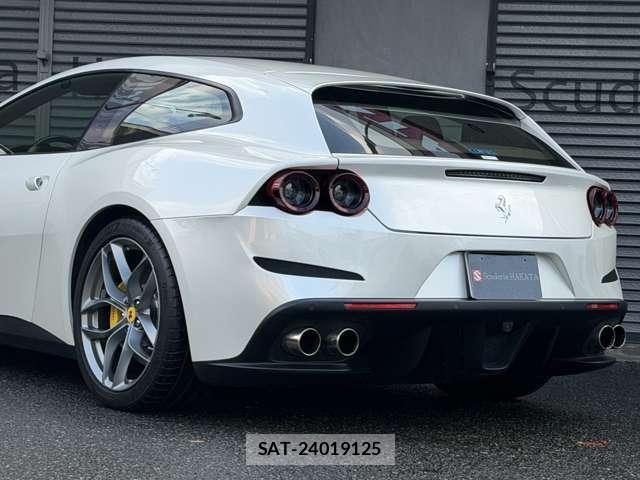 Ferrari GTC4 2018-04 8011456-7