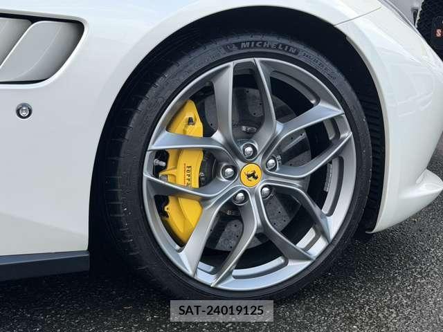 Ferrari GTC4 2018-04 8011456-8