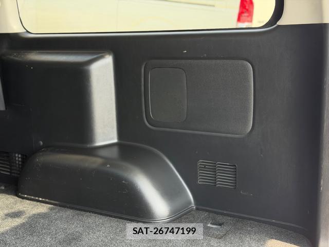 Toyota HIACE VAN 2014-06 8006032-11
