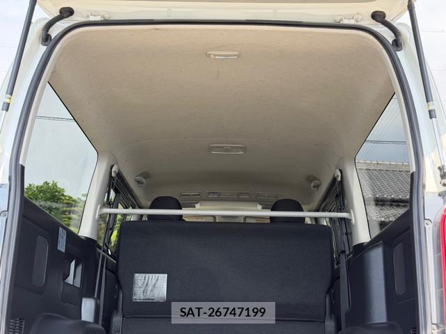 Toyota HIACE VAN 2014-06 8006032-9