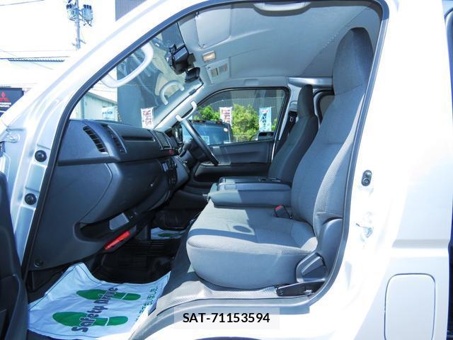 Toyota HIACE VAN 2026-03 8007269-17