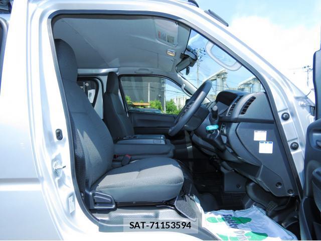 Toyota HIACE VAN 2026-03 8007269-19