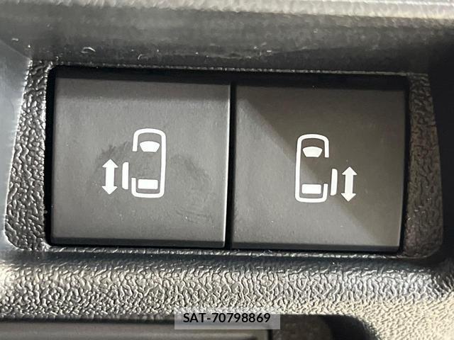 Toyota HIACE VAN 2026-03 8007876-5