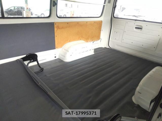 Toyota HIACE VAN 2022-05 8008859-2