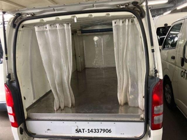 Toyota HIACE VAN 2017-05 8009001-2