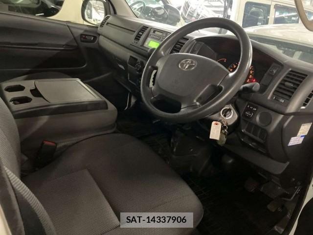 Toyota HIACE VAN 2017-05 8009001-3