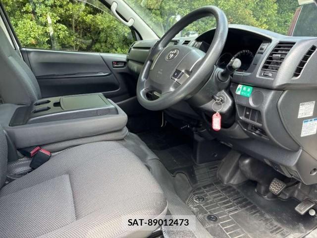 Toyota HIACE VAN 2018-09 8009012-3