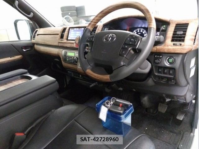 Toyota HIACE VAN 2020-10 8009040-3