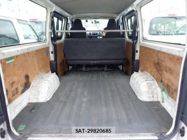 Toyota HIACE VAN 2017-06 8009047-2