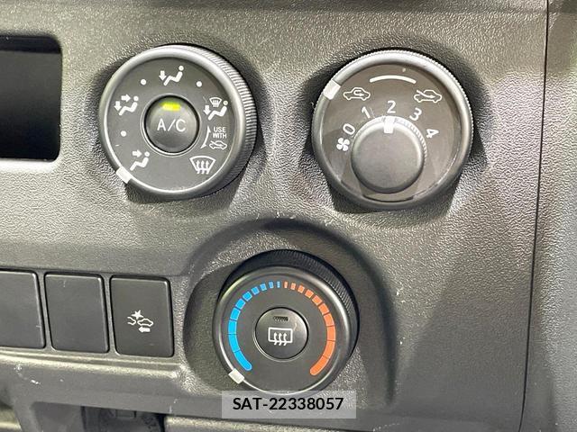 Toyota HIACE VAN 2022-03 8010451-4