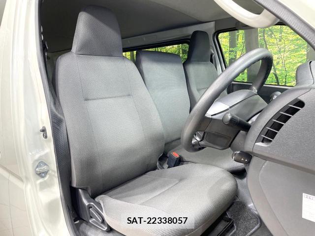 Toyota HIACE VAN 2022-03 8010451-7