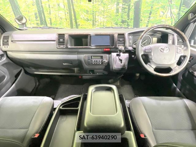 Toyota HIACE VAN 2022-07 8010452-1