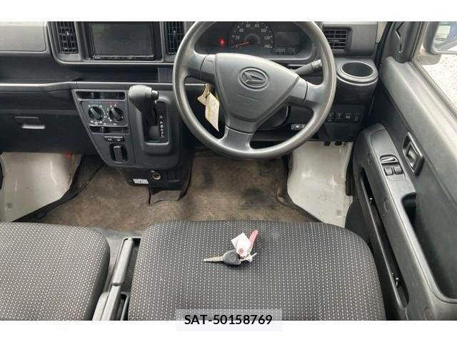 Daihatsu HIJET CARGO 2021-06 8004271-2