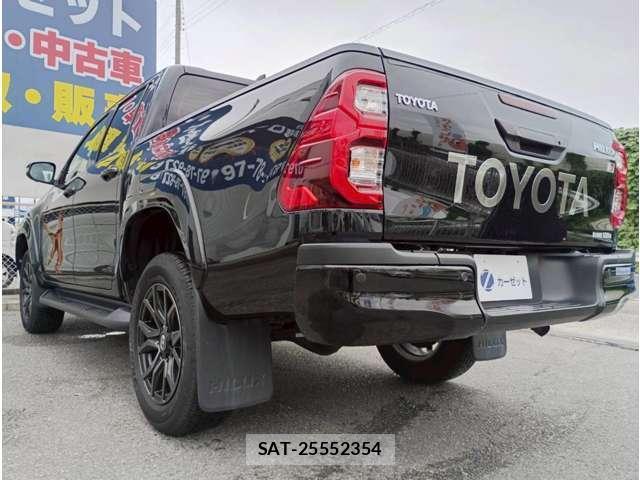 Toyota HILUX 2023-03 8011464-12