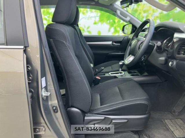 Toyota HILUX 2024-05 8012220-3