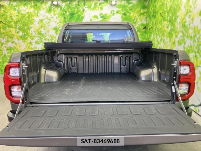 Toyota HILUX 2024-05 8012220-7