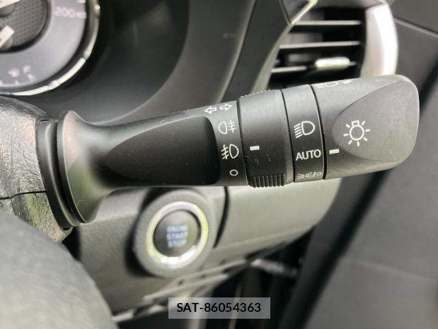 Toyota HILUX 2023-06 8012380-16