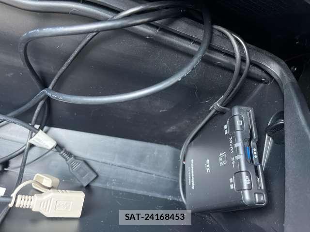 Toyota HILUX 2023-05 8012500-17