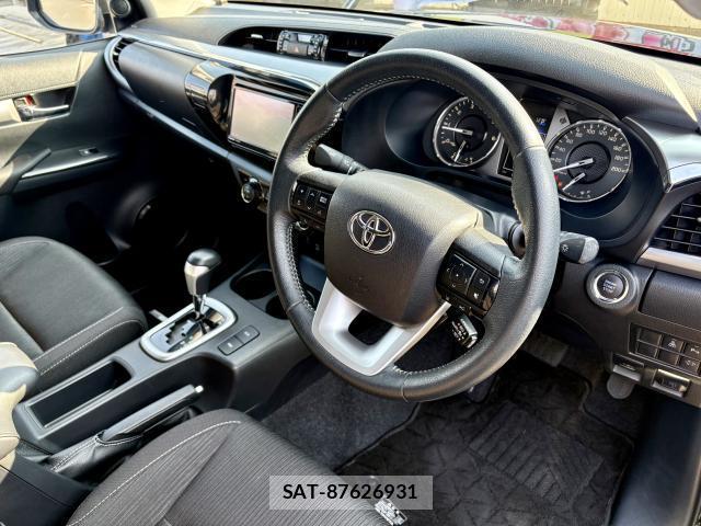 Toyota HILUX 2023-09 8003810-6