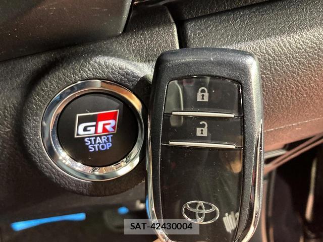 Toyota HILUX 2022-04 8003887-5