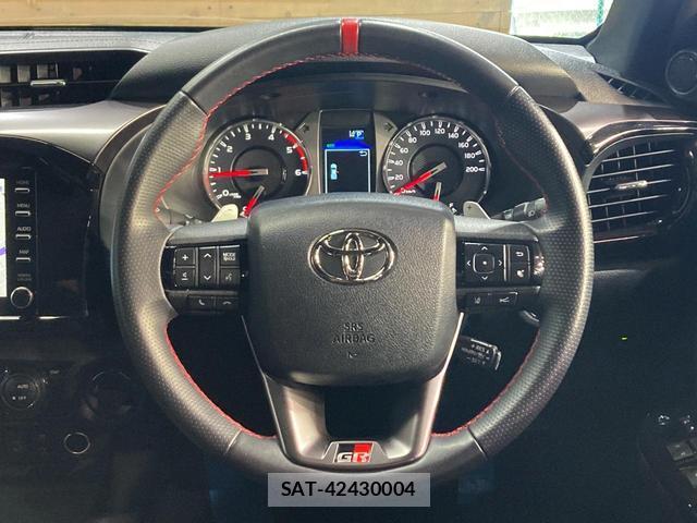 Toyota HILUX 2022-04 8003887-7