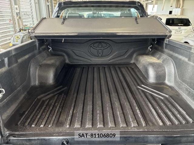Toyota HILUX 2022-03 8009326-6