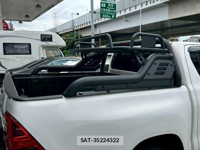 Toyota HILUX 2023-08 8009877-1
