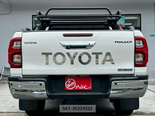Toyota HILUX 2023-08 8009877-11