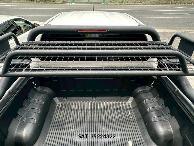 Toyota HILUX 2023-08 8009877-2