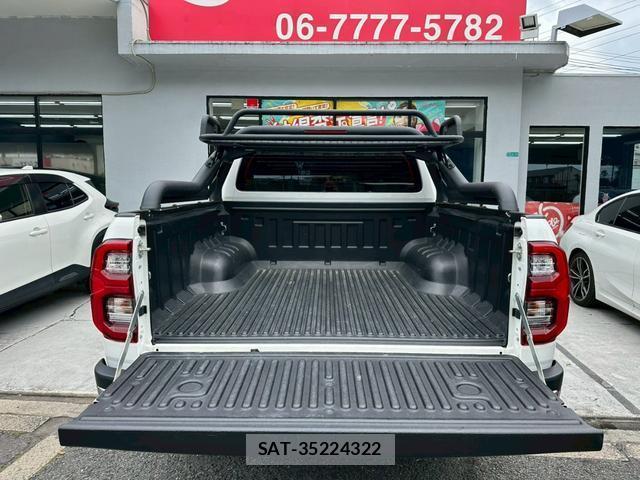Toyota HILUX 2023-08 8009877-3