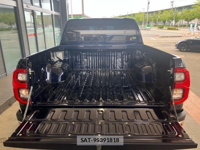 Toyota HILUX 2021-03 8011183-19