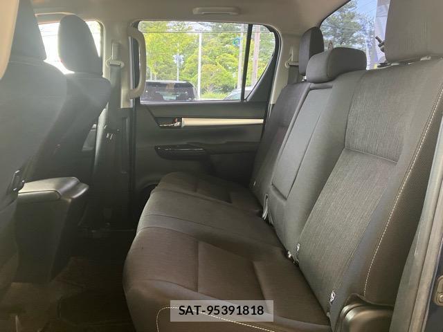 Toyota HILUX 2021-03 8011183-7